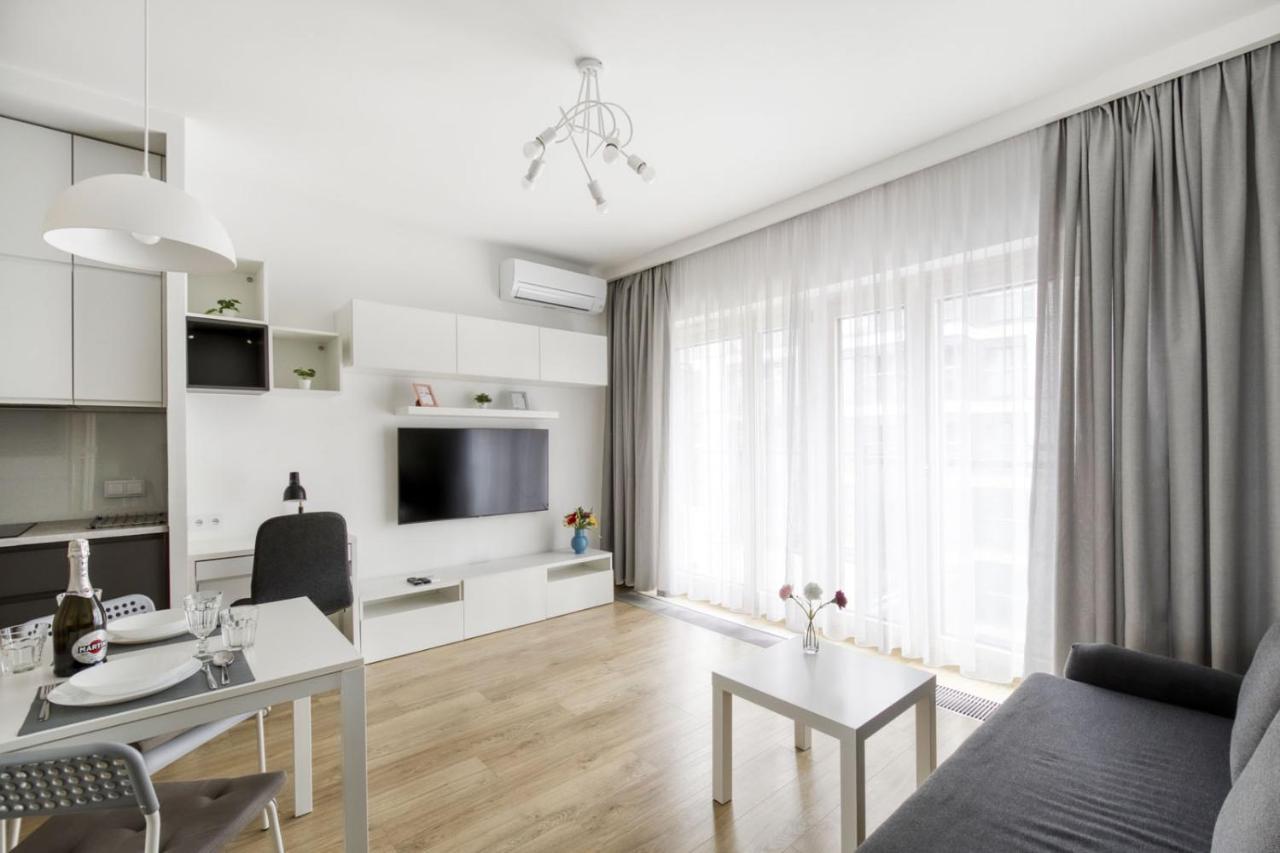 Warsaw Night Apartments Menica Residence Luaran gambar