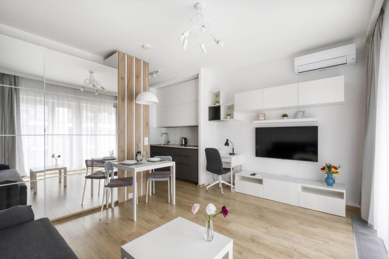Warsaw Night Apartments Menica Residence Luaran gambar