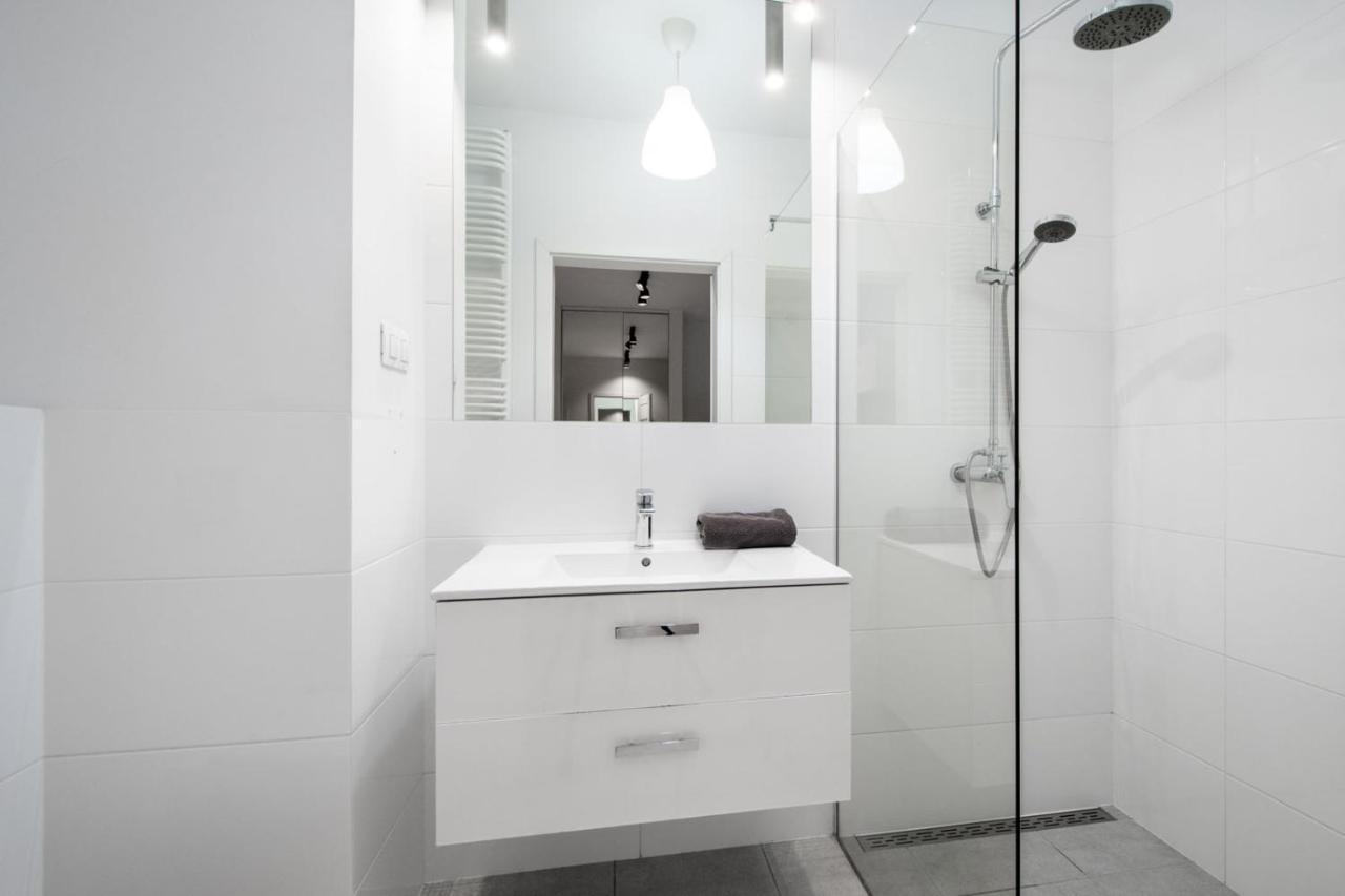 Warsaw Night Apartments Menica Residence Luaran gambar